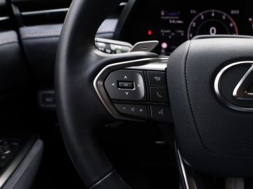 Lexus LBX